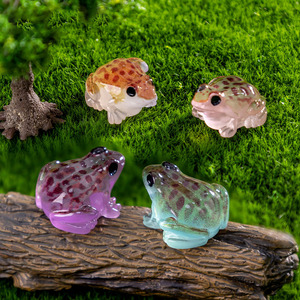 Mini ranas luminosas <span class=keywords><strong>de</strong></span> resina que brillan en la oscuridad, figuritas <span class=keywords><strong>de</strong></span> <span class=keywords><strong>rana</strong></span> en miniatura para decoración <span class=keywords><strong>de</strong></span> jardín <span class=keywords><strong>de</strong></span> hadas - Product Image 6