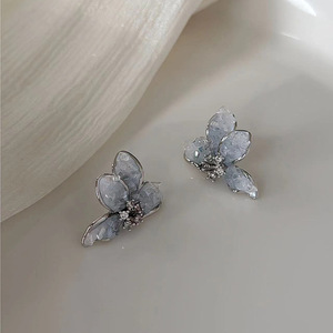 Pendientes de tuerca de flor de concha de mariposa de cristal azul y rosa degradado de moda para mujer para Bodas de primavera y verano dulce y atractivo - Product Image 3