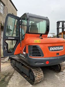 Mini-excavatrice Doosan DX55-9C d'occasion, poids en ordre de marche de 5,5 tonnes, avec godet de creusement d'une capacité de 0,2 m³, moteur Cummins, modèle 2022 - Product Image 3