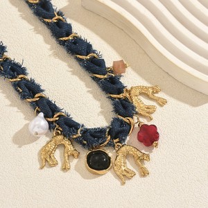 Collier ras du cou tressé en velours bleu plaqué or 18 carats avec pendentif animal pour femme, style Europe-Amérique - Product Image 3