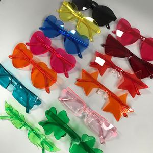 2025新作Sweet Love & roses Party Heartsピンクベイブ花嫁ワンピース卸売りファッションピーチハートメガネ型サングラス - Product Image 4