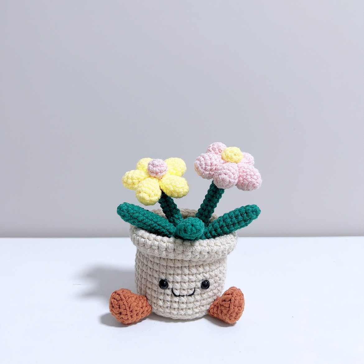 Petit pot simple à fleurs bicolores