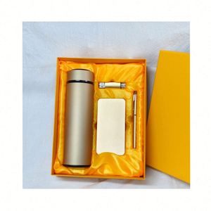 Set de Regalo Empresarial 4 en 1 Exclusivo para Hombres de Design Company: Termo de Alta Gama, Batería Externa, Memoria USB y Bolígrafo - Product Image 1