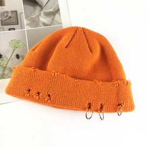 Gorro de punto con orificios de aro de hierro, estilo coreano, unisex, para parejas, moderno, cálido, para otoño e invierno - Product Image 5