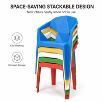 Fauteuil empilable en plastique moderne avec accoudoirs en PP pour restaurant, café, école et événements