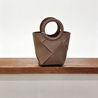 Sacs seau tissés losanges de luxe léger de niche en gros avec poignées rondes, mini sacs à main pour femmes style urbain à bouche ouverte