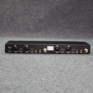 Système de monitoring intra-auriculaire sans fil stéréo UHF 2 canaux compatible avec plusieurs émetteurs pour l'audio de scène - Product Image 3