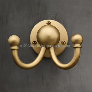 Ganchos de pared de hierro de primera calidad hechos a mano para colgar sombreros y toallas en entornos domésticos de inspiración rústica o industrial - Product Image 1