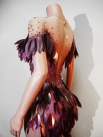 Robe de danse sexy pour groupe de filles, couleur violet ombré, avec plumes 3D, feuilles, strass, maille transparente et fente haute, tenue de scène, Drag Queen