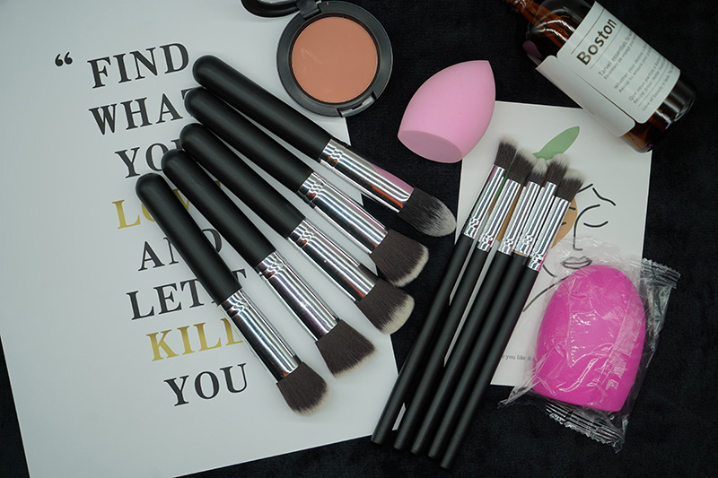 Portable Cosmetic Tools Portable Magic Custom Designer Palm Design Logo Make Up Sets Foundation Powder Blush Beauty Brush