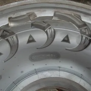 定制矿山汽车 OTR 轮胎模具，高精度实心轮胎模具