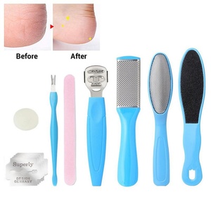 Kit de soin des pieds 8-en-1 : brosse à double face en acier inoxydable, lime à pieds, grattoir pour peaux mortes, fourche à peaux mortes, et bande de polissage pour ongles des orteils - Product Image 1