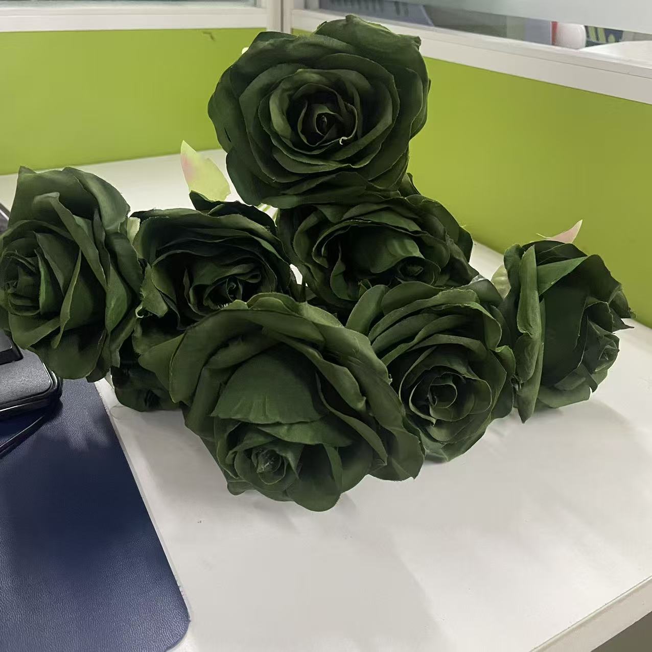 Verde oscuro