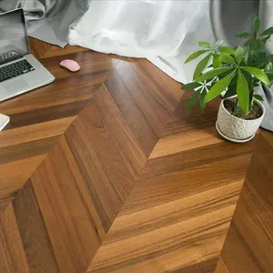 Toptan üretici Herringbone balıksırtı tik ahşap kapı döşeme ucuz fiyat