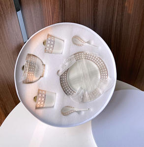 Nouvel ensemble de vaisselle en porcelaine fine à motif quadrillé doré européen, 10 pièces - Product Image 2