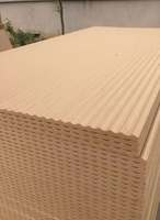 12mm 15mm Peint Mdf Wave Design Texture 3D Bois Vague Mdf Panneau Mural Cannelé Mdf Panneaux Muraux Mdf Sculptés pour la Décoration Intérieure