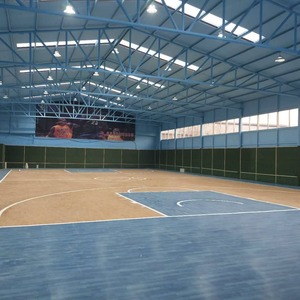 Cancha de Baloncesto con Estructura de Acero y Diseño Moderno para Instalaciones Deportivas - Product Image 1