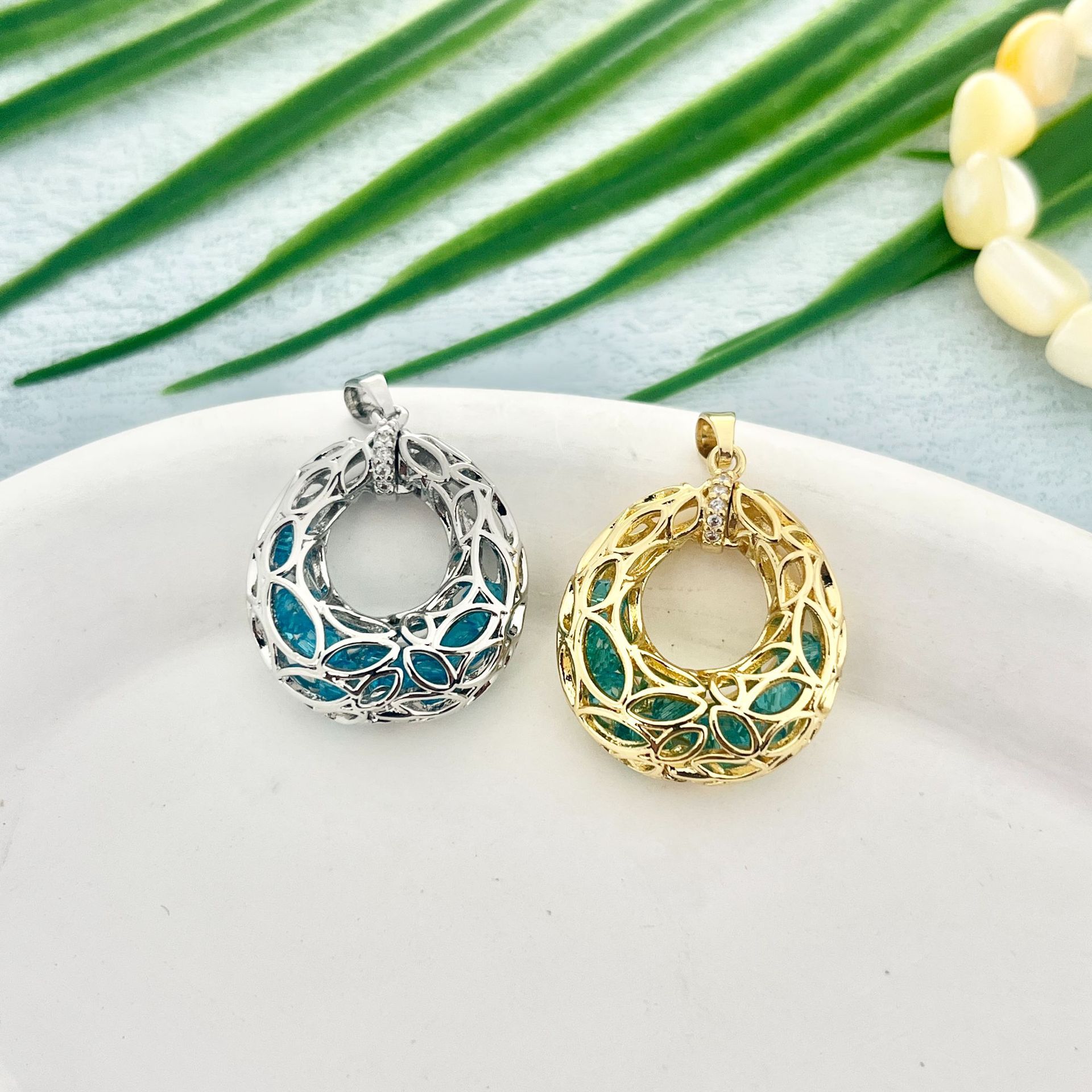 Pendentif ajouré en or [Diamant Bleu]