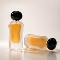 En stock, flacon de parfum de 30 ml, flacon en verre premium vide avec des couvercles ondulés uniques pour les marques de produits de marque privée