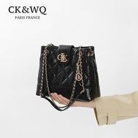 Sac fourre-tout matelassé spacieux en PU pour femme, style trois tons, avec bandoulière chaîne, doublure en polyester, idéal pour le printemps
