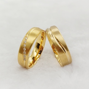 Vente en gros de bagues en acier inoxydable plaqué or 18 carats, bijoux fins, alliances pour amoureux, bagues de fiançailles assorties, cadeau de <span class=keywords><strong>couple</strong></span> - Product Image 2