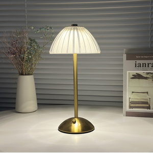 โคมไฟตั้งโต๊ะโลหะทันสมัย ใช้แบตเตอรี่ เหมาะสำหรับห้องนอน/สำนักงาน ใช้หลอดไฟ LED ปรับอุณหภูมิสี/ความสว่างได้ ตัวโคมทำจากเหล็ก - Product Image 5