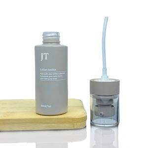 Ensemble d'emballages cosmétiques de luxe personnalisés en verre beige, pots de crème vides de 30 et 50 ml, flacons pompe pour lotion et sérum, emballage de soins de la peau - Product Image 4