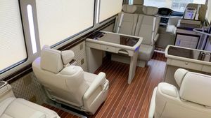 Asientos Dobles Personalizados para Autocaravanas/Autobuses Escolares con Sistema Plegable, en Cuero Clásico Minibuses, ideales para furgonetas camper Toyota HiAce - Product Image 5