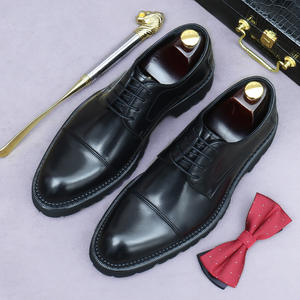 Nouvelles chaussures noires décontractées pour hommes, style brogue britannique, version coréenne, plateforme, avec fonction de rehaussement de la taille, tendance et élégantes. - Product Image 1