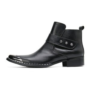 Botas de hombre de cuero vacuno estilo británico para otoño-invierno, con cremallera, suela gruesa, altura extra, modernas, negras, acolchadas. - Product Image 2
