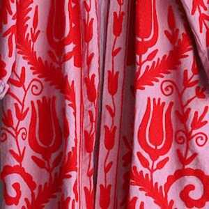 Kimono largo bordado a mano estilo Suzani, chaqueta boho de invierno, prenda exterior informal hecha a mano para usar en capas. - Product Image 4