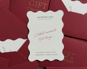 Vouchers cadeaux personnalisés imprimés sur du papier Kapok blanc, cartes <span class=keywords><strong>de</strong></span> remerciement dans des enveloppes bordeaux, emballage avec logo en feuille d'or, certificat cadeau - Product Image 5