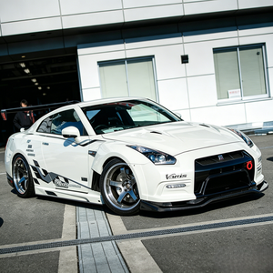 Nuevas faldas laterales de fibra de carbono brillante estilo VS de cuerpo ancho con montaje directo para Nissan GT-R R35 2008-2016 - Product Image 6
