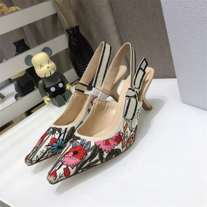 Chaussures à talons hauts pointus pour femmes de marque célèbre, en cuir verni, pour défilés de mode, idéales pour l'extérieur en été comme en hiver - Product Image 3