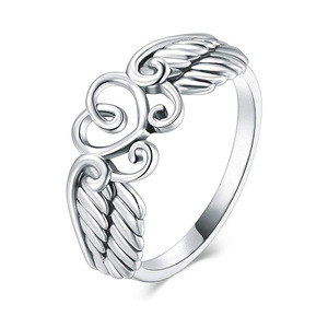 Anello Vintage a Forma di Cuore con Ali d'Angelo, Gioiello Creativo per Coppie, Regalo di San Valentino - Product Image 1
