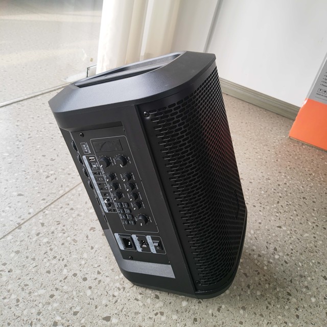 XW-31 Professional Portable 8-Inch Wireless Speaker with Rechargeable Battery