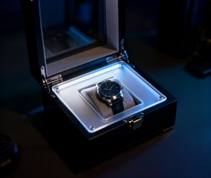 Tùy Chỉnh Handmade Sang Trọng Duy Nhất Hộp Đồng Hồ Bao Bì Bằng Gỗ Thủ Công Hình Chữ Nhật Lót Nhung Acrylic LED Tùy Chỉnh Để Chấp Nhận - Product Image 1