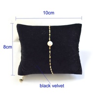 Mignon petit bijoux montre oreiller noir daim affichage oreiller pour étui boîte de rangement