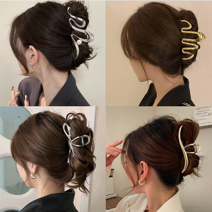 2024 or argent cheveux accessoires en gros Collection vague grande pince à saisir Merad requin pince femmes luxe cheveux griffe pinces Valent - Product Image 1