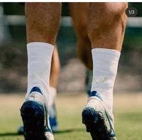 Venta caliente logotipo personalizado fútbol agarre calcetines hombres mujeres equipo deporte calcetín con diseño personalizado antideslizante calcetines de fútbol