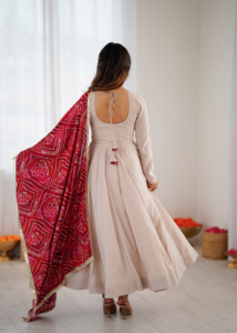 Vestido Largo Anarkali de Algodón Romano Suave para Mujer, con Estampado Metálico, Dupatta, Borde de Lentejuelas y Encaje, Mangas Largas de Seda Crepé - Product Image 6
