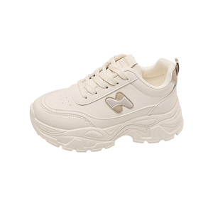 Baskets décontractées pour femmes, légères, amortissantes, à enfiler, à bout ouvert, motif imprimé, blanches, avec semelle intérieure en EVA et tige en PU et maille - Product Image 1