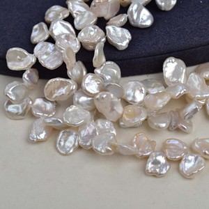 Nouvelles perles baroques blanches naturelles de 9-10 mm, faites à la main, en forme de pétales de fleurs, pour la création de bijoux DIY, avec trois trous latéraux, perles régénérées - Product Image 2