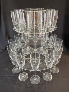 Shinyageli — présentoir transparent à 3 niveaux de présentation de Champagne et de verres en acrylique, vente en gros - Product Image 2