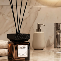 Diffuseur de parfum d'ambiance aux tons chauds, ornement de luxe en verre carré ambré, diffuseur à bâtonnets longue durée pour chambre et salle de bain
