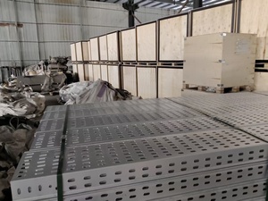 Goulotte de câblage perforée ventilée en acier galvanisé robuste avec capacité de 60 câbles et finition anti-corrosion - Product Image 3