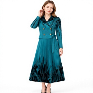 Elegante Vestido Occidental para Mujer con Cuello en V, Manga Corta, Botones, Largo hasta la Rodilla, Cintura Imperio, Formal, Tejido Transpirable con Estampado Digital - Product Image 1