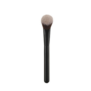 Brocha de maquillaje personalizada para colorete en crema, con fibra sintética y mango de madera, para realzar y contornear las mejillas. - Product Image 3