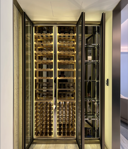 خزانة نبيذ أنيقة مخصصة مع أرفف معدنية ذهبية وغلاف زجاجي لأثاث الترفيه المنزلي - Product Image 1