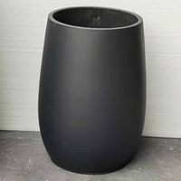 Grands pots à fleurs ronds en fibre de verre faits à la main avec un design minimaliste/moderne pour la décoration de la maison et du jardin, provenant de fournisseurs chinois
